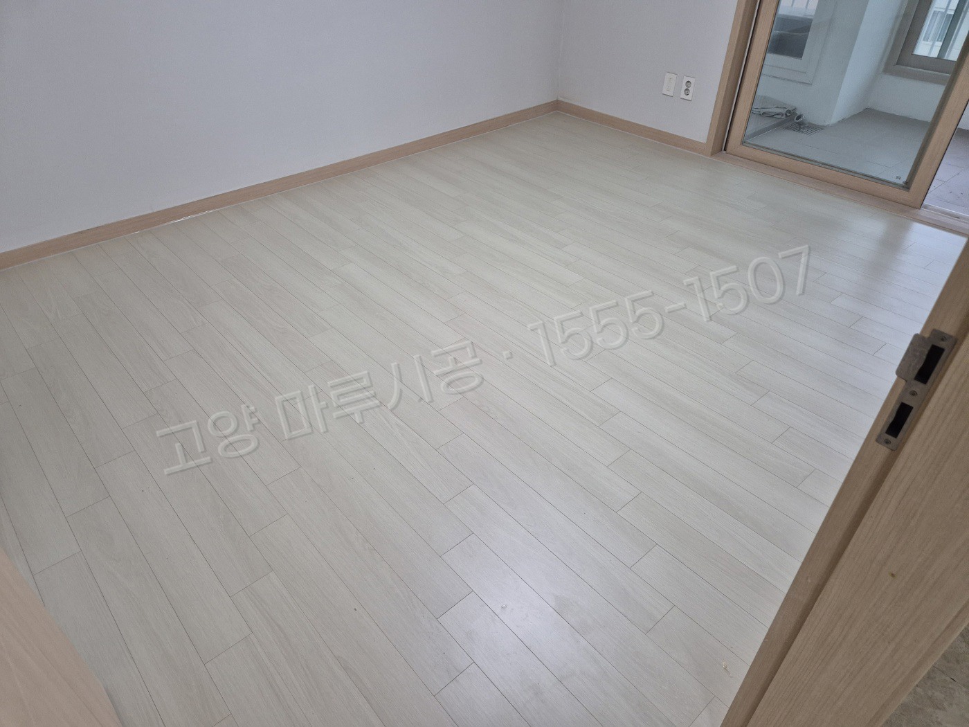 고양 덕양구 강매동 강마루 디앤메종 식스팩3.5 쉐넌화이트 바닥공사 마루시공업체 시공 후